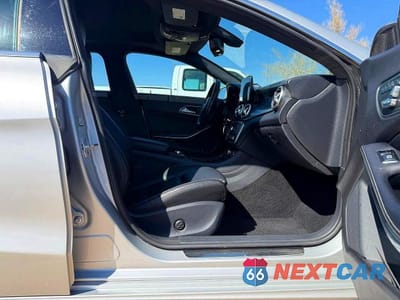 Piąte zdjęcie samochodu w środku: 2018 MERCEDES-BENZ CLA 250 VIN:WDDSJ4EB1JN508060 - miniatura