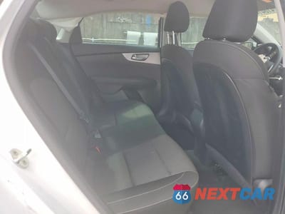 Zdjęcie 10 z 13 samochodu: 2023 KIA FORTE LXS VIN:3KPF24AD7PE573427 - miniatura
