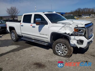 Czwarte zdjęcie samochodu z boku: 2017 GMC SIERRA K2500 DENALI VIN:1GT12UEGXHF101180 - miniatura