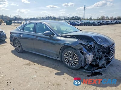 Czwarte zdjęcie samochodu z boku: 2021 HYUNDAI SONATA HYBRID LIMITED VIN:KMHL54JJ9MA026184 - miniatura