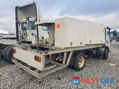 Trzecie zdjęcie samochodu z tyłu: 2018 CHEVROLET 3500 UTILITY / SERVICE TRUCK VIN:54DCDW1B8JS811499 - miniatura