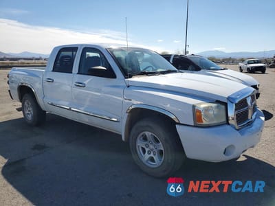 Czwarte zdjęcie samochodu z boku: 2006 DODGE DAKOTA QUAD SLT VIN:1D7HE48N46S640727 - miniatura