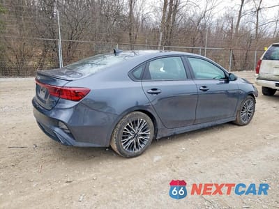 Trzecie zdjęcie samochodu z tyłu: 2023 KIA FORTE GT-LINE VIN:3KPF54ADXPE663355 - miniatura