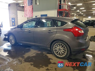 Drugie zdjęcie samochodu z przodu: 2013 FORD FOCUS TITANIUM VIN:1FADP3N23DL277115 - miniatura