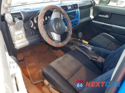 Zdjęcie 8 z 13 samochodu: 2007 TOYOTA FJ CRUISER BASE VIN:JTEZU11F570007133 - miniatura