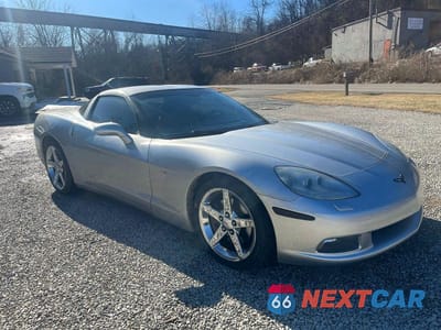 2005 CHEVROLET CORVETTE 1G1YY24U355100830 - główne zdjęcie licytacji z USA - miniatura