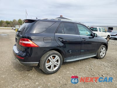 Trzecie zdjęcie samochodu z tyłu: 2015 MERCEDES-BENZ ML 350 4MATIC VIN:4JGDA5HB6FA591984 - miniatura
