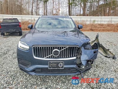 Piąte zdjęcie samochodu w środku: 2021 VOLVO XC90 T6 MOMENTUM VIN:YV4A221K1M1680854 - miniatura