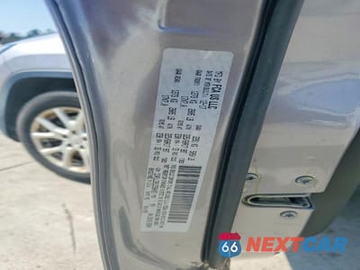 Zdjęcie 12 z 12 samochodu: 2018 JEEP CHEROKEE LATITUDE VIN:1C4PJLCB9JD590493 - miniatura