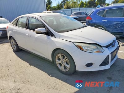 Czwarte zdjęcie samochodu z boku: 2014 FORD FOCUS SE VIN:1FADP3F21EL362986 - miniatura