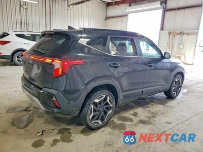 Trzecie zdjęcie samochodu z tyłu: 2024 KIA SELTOS SX VIN:KNDETCA77R7521120 - miniatura