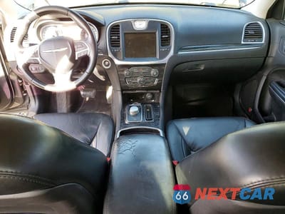 Zdjęcie 8 z 12 samochodu: 2016 CHRYSLER 300 LIMITED VIN:2C3CCAAGXGH142100 - miniatura