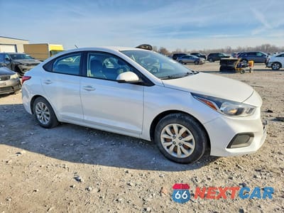 Czwarte zdjęcie samochodu z boku: 2019 HYUNDAI ACCENT VIN:3KPC24A35KE068067 - miniatura