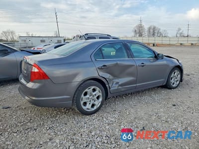 Trzecie zdjęcie samochodu z tyłu: 2010 FORD FUSION SE VIN:3FAHP0HAXAR317724 - miniatura