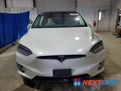 Piąte zdjęcie samochodu w środku: 2017 TESLA MODEL X VIN:5YJXCDE29HF043692 - miniatura