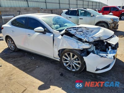 Czwarte zdjęcie samochodu z boku: 2025 MAZDA 3 PREFERRED VIN:JM1BPACM2S1784204 - miniatura