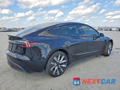 Trzecie zdjęcie samochodu z tyłu: 2025 TESLA MODEL 3 VIN:5YJ3E1EB3SF911586 - miniatura