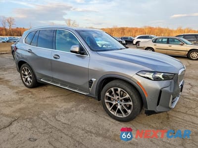 Czwarte zdjęcie samochodu z boku: 2024 BMW X5 XDRIVE40I VIN:5UX23EU06R9S33072 - miniatura