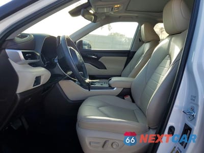 Zdjęcie 7 z 12 samochodu: 2022 TOYOTA HIGHLANDER XLE VIN:5TDGZRAH0NS110967 - miniatura