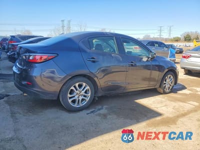 Trzecie zdjęcie samochodu z tyłu: 2016 SCION IA BASE VIN:3MYDLBZV6GY122625 - miniatura