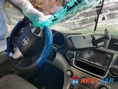 Zdjęcie 9 z 12 samochodu: 2013 TOYOTA HIGHLANDER SE VIN:5TDBK3EH4DS266563 - miniatura