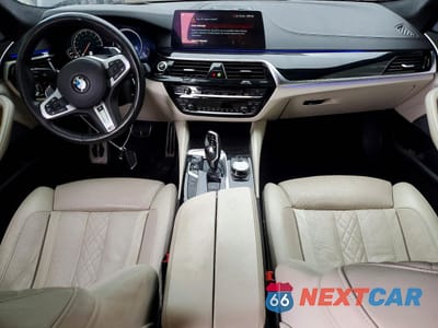 Zdjęcie 8 z 12 samochodu: 2018 BMW M550XI VIN:WBAJB9C5XJB286968 - miniatura
