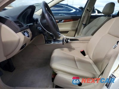 Zdjęcie 7 z 12 samochodu: 2011 MERCEDES-BENZ C 300 VIN:WDDGF5EB8BF638555 - miniatura