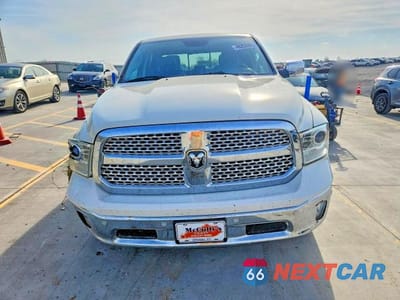 Piąte zdjęcie samochodu w środku: 2018 RAM 1500 LARAMIE VIN:1C6RR7NT1JS172849 - miniatura
