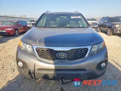 Piąte zdjęcie samochodu w środku: 2013 KIA SORENTO EX VIN:5XYKUDA2XDG396085 - miniatura