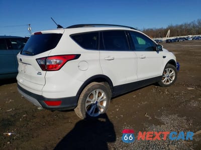 Trzecie zdjęcie samochodu z tyłu: 2018 FORD ESCAPE SEL VIN:1FMCU9HD9JUA39043 - miniatura