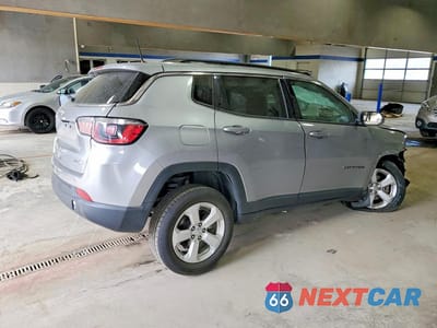 Trzecie zdjęcie samochodu z tyłu: 2018 JEEP COMPASS LATITUDE VIN:3C4NJDBB1JT418175 - miniatura