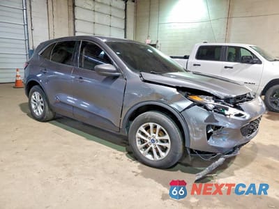 Czwarte zdjęcie samochodu z boku: 2022 FORD ESCAPE SE VIN:1FMCU9G66NUB70858 - miniatura