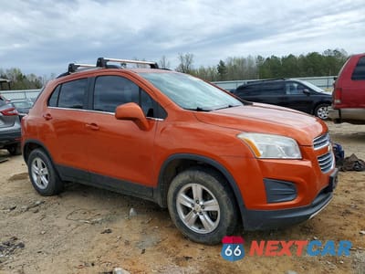 Czwarte zdjęcie samochodu z boku: 2015 CHEVROLET TRAX 1LT VIN:KL7CJRSB6FB196615 - miniatura