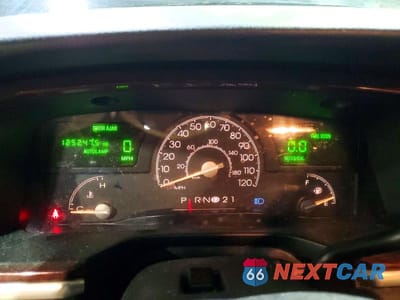 Zdjęcie 9 z 12 samochodu: 2003 LINCOLN TOWN CAR SIGNATURE VIN:1LNHM82W33Y632368 - miniatura