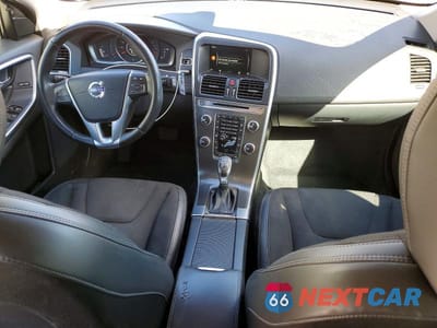 Zdjęcie 8 z 13 samochodu: 2016 VOLVO XC60 T5 VIN:YV440MDJ6G2845488 - miniatura