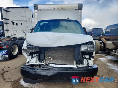 Piąte zdjęcie samochodu w środku: 2022 GMC SAVANA BOX TRUCK VIN:7GZ37TC7XNN010860 - miniatura