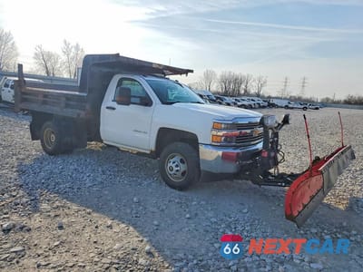 Czwarte zdjęcie samochodu z boku: 2015 CHEVROLET SILVERADO 3500HD DUMP TRUCK VIN:1GB3KYCG4FZ520709 - miniatura