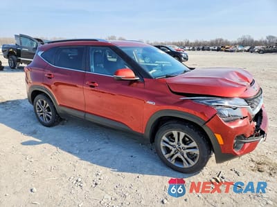 Czwarte zdjęcie samochodu z boku: 2021 KIA SELTOS S VIN:KNDEUCAA1M7226449 - miniatura