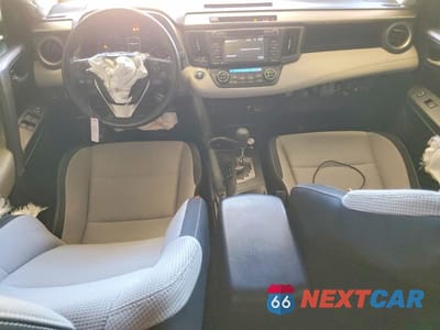 Zdjęcie 8 z 14 samochodu: 2018 TOYOTA RAV4 XLE VIN:JTMWFREV6JD111003 - miniatura