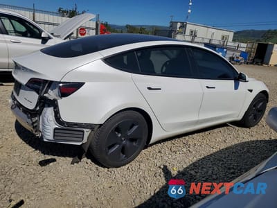 Trzecie zdjęcie samochodu z tyłu: 2022 TESLA MODEL 3 VIN:5YJ3E1EB4NF178727 - miniatura