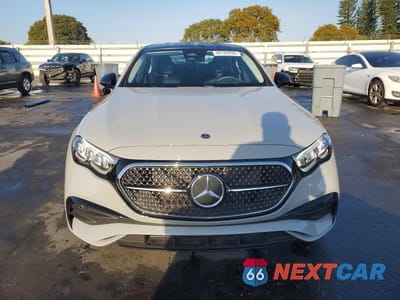 Piąte zdjęcie samochodu w środku: 2025 MERCEDES-BENZ E 450 4MATIC VIN:W1KLF6BB5SA157698 - miniatura