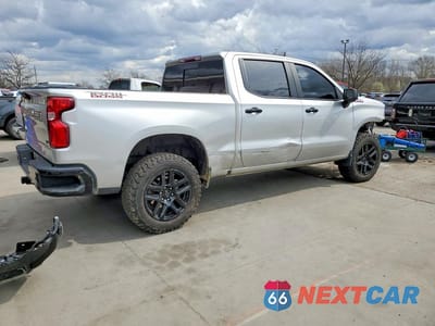 Trzecie zdjęcie samochodu z tyłu: 2022 CHEVROLET SILVERADO K1500 LT TRAIL BOSS VIN:3GCUDFED0NG574332 - miniatura