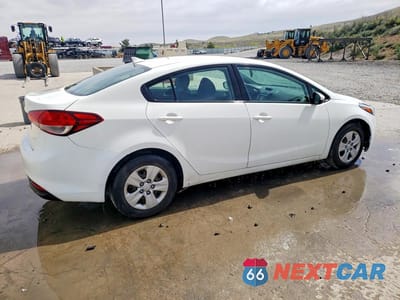 Trzecie zdjęcie samochodu z tyłu: 2018 KIA FORTE LX VIN:3KPFK4A78JE273266 - miniatura