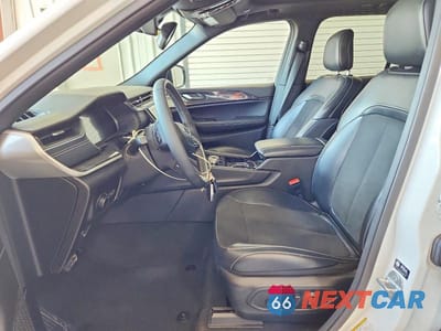 Zdjęcie 7 z 12 samochodu: 2023 JEEP GRAND CHEROKEE LAREDO VIN:1C4RJHAG5PC517771 - miniatura