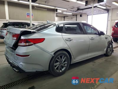 Trzecie zdjęcie samochodu z tyłu: 2019 KIA OPTIMA LX VIN:5XXGT4L36KG311906 - miniatura