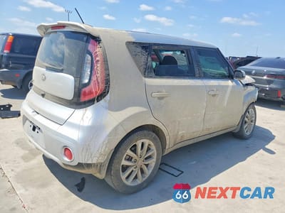 Trzecie zdjęcie samochodu z tyłu: 2018 KIA SOUL + VIN:KNDJP3A52J7591663 - miniatura