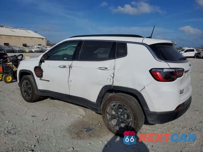 Drugie zdjęcie samochodu z przodu: 2025 JEEP COMPASS LATITUDE VIN:3C4NJDBN9ST577599 - miniatura