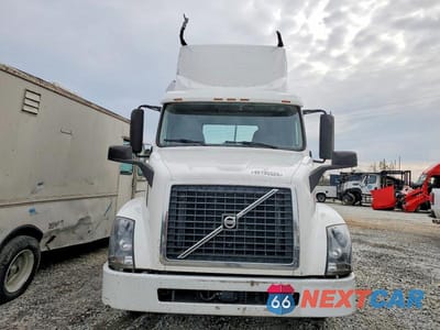 Zdjęcie 9 z 10 samochodu: 2015 VOLVO VNL SEMI TRUCK VIN:4V4N19TG7FN922782 - miniatura