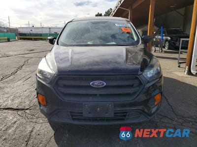 Piąte zdjęcie samochodu w środku: 2019 FORD ESCAPE S VIN:1FMCU0F75KUA19270 - miniatura