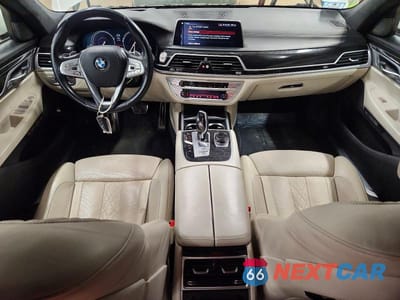 Zdjęcie 8 z 11 samochodu: 2018 BMW 750 XI VIN:WBA7F2C55JB238347 - miniatura
